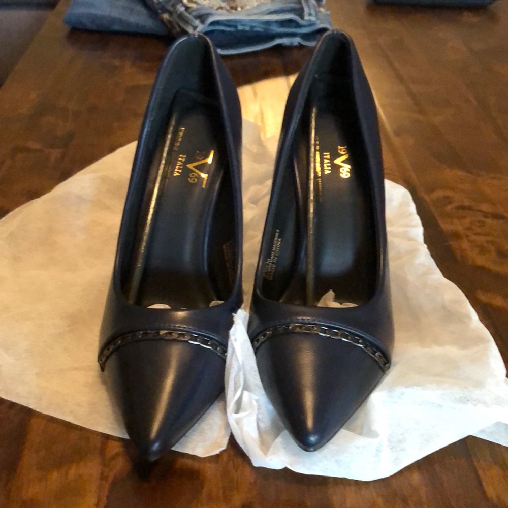 Navy Blue Pointed Pumps